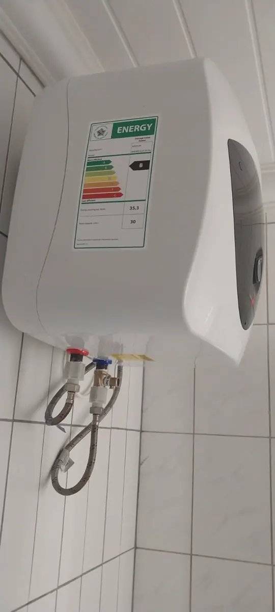 Wall-mounted electric geyser with hot and cold water connections